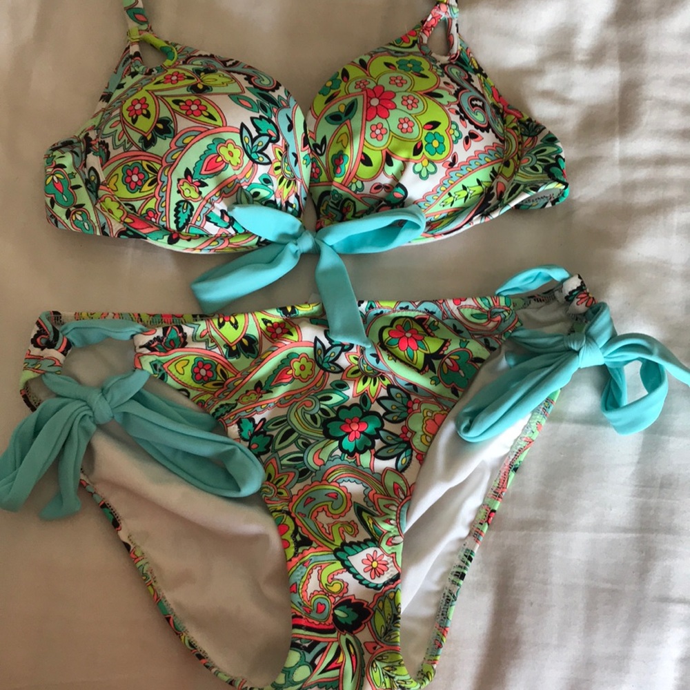 GORGEOUS VICTORIA’S SECRET BIKINI 32A/S NWOT